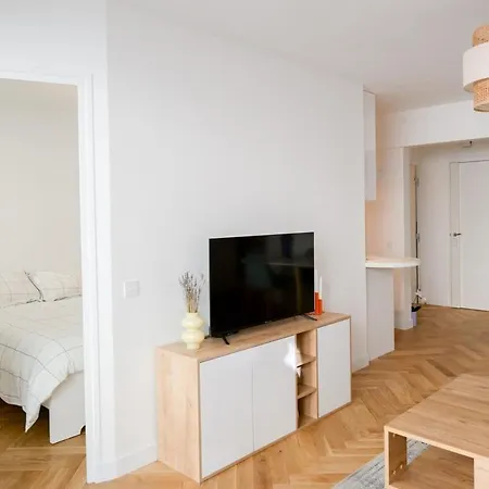 We Parisian Vanneau Cozy