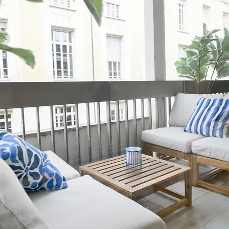 We Parisian Vanneau Cozy *